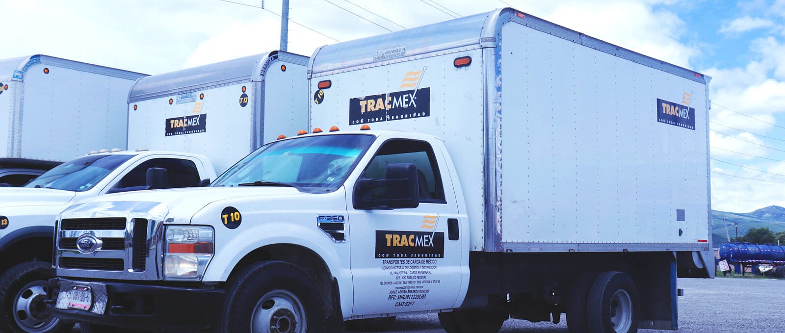 Fotografía del Camión 3.5 toneladas T-10 de TRACMEX en el patio
